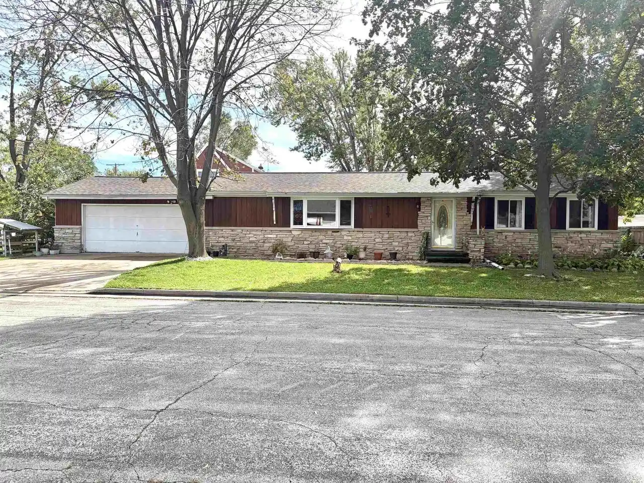 Photo 1 of Single family home for sale at 241 Butte Des Morts Dr, Menasha, WI 54952 | MLS# 50332813 | Listing updated on 2026-09-18