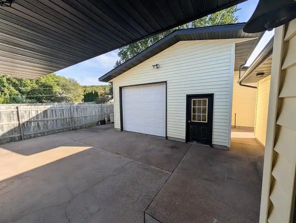 Photo 3 of Single family home for sale at 3119 Leslie Ln, Eau Claire, WI 54703 | MLS# 1605154 | Listing updated on 2026-09-22