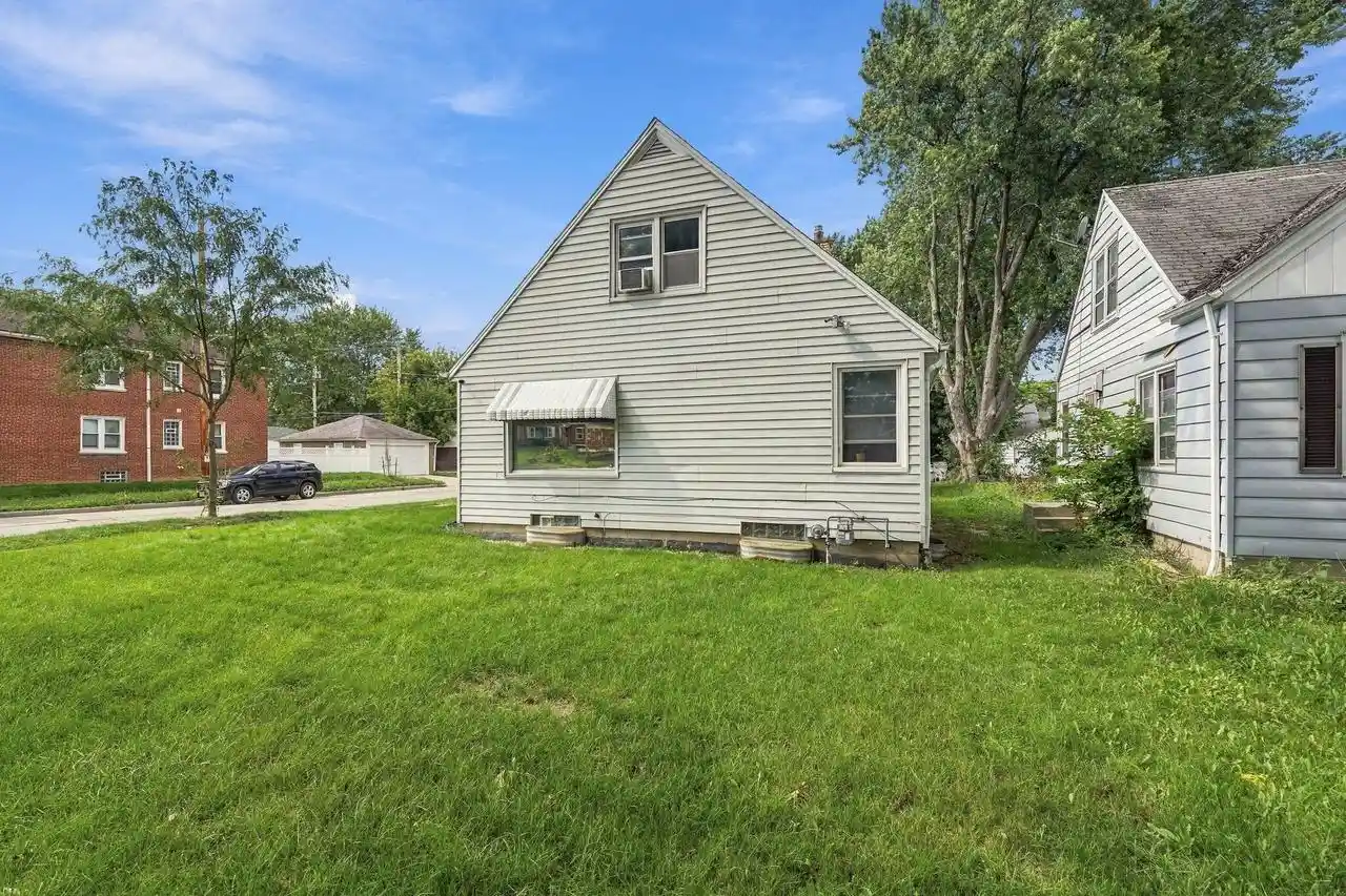 Photo 2 of Single family home for sale at 5800 W Vienna Ave, Milwaukee, WI 53216 | MLS# 1981009 | Listing updated on 2026-10-21