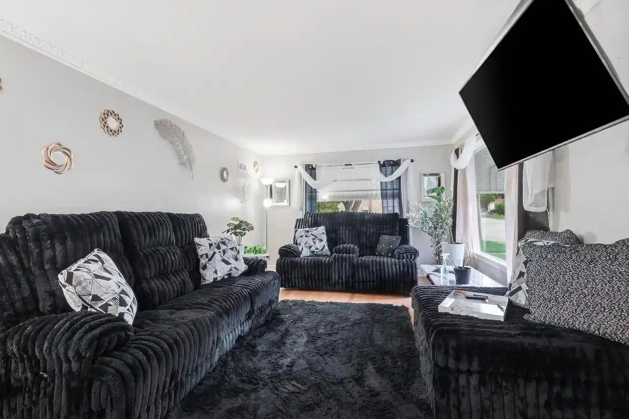 Photo 4 of Single family home for sale at 5800 W Vienna Ave, Milwaukee, WI 53216 | MLS# 1981009 | Listing updated on 2026-10-21