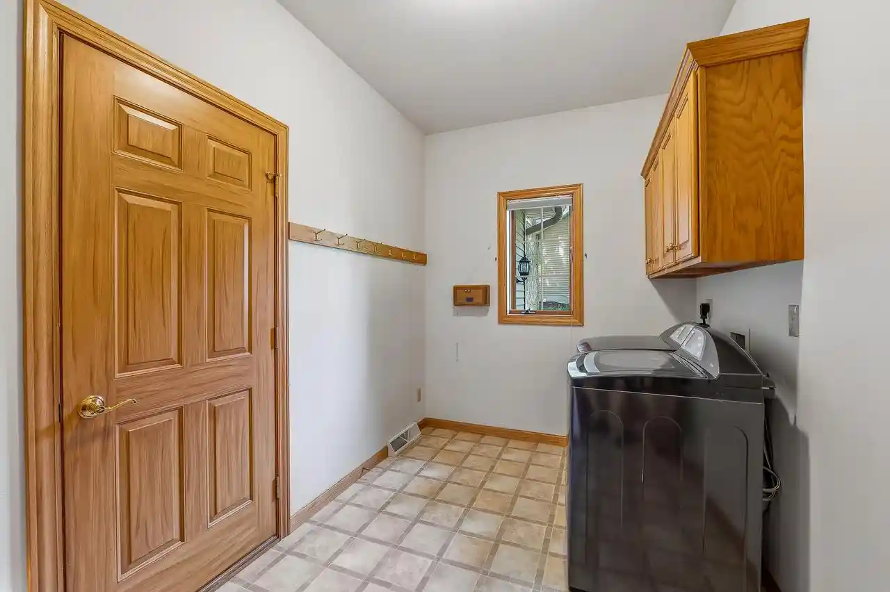Photo 3 of Sale Pending at 911 Cobblestone Dr, Sheboygan, WI 53083 | MLS# 1981008 | Listing updated on 2026-09-30