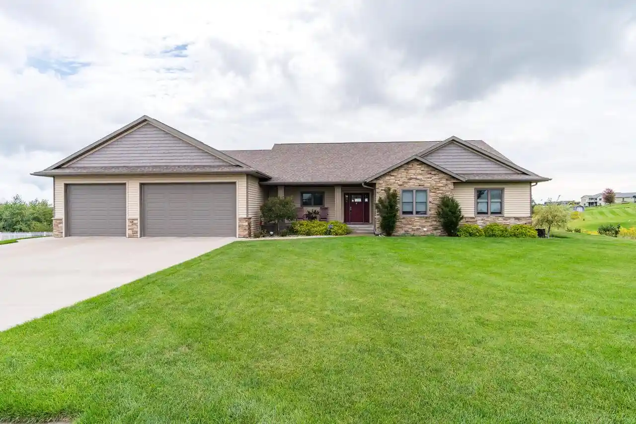 Photo 1 of Single family home for sale at W3816 Highland Dr, La Crosse, WI 54601 | MLS# 1981016 | Listing updated on 2026-09-17
