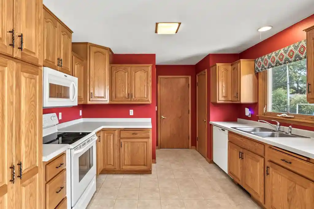 Photo 2 of Single family home for sale at 609 E Tyler Ave, Eau Claire, WI 54701 | MLS# 1605126 | Listing updated on 2026-09-19