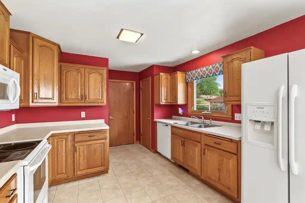 Photo 3 of Single family home for sale at 609 E Tyler Ave, Eau Claire, WI 54701 | MLS# 1605126 | Listing updated on 2026-09-19