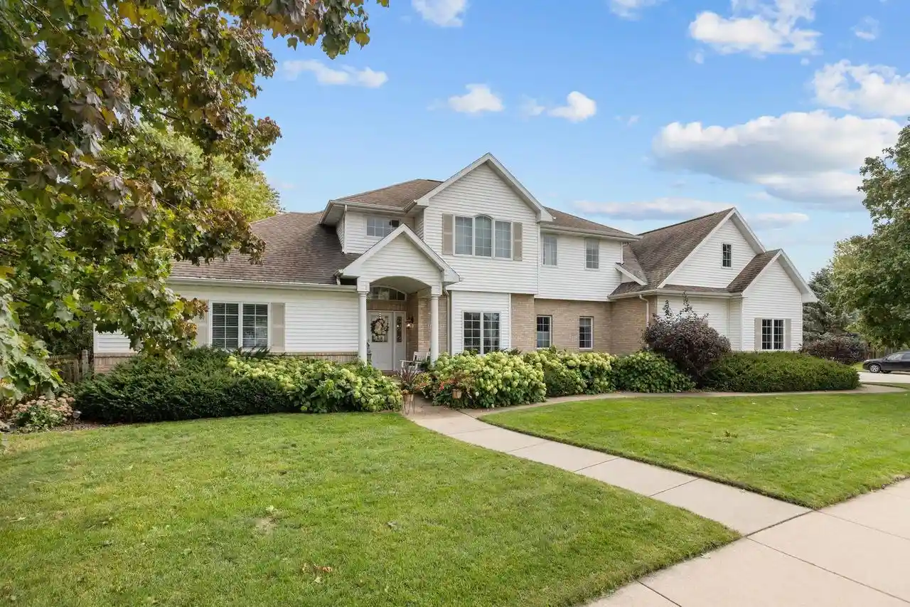 Photo 1 of Single family home for sale at 1426 Mahler Blvd, Neenah, WI 54956 | MLS# 50332822 | Listing updated on 2026-09-18
