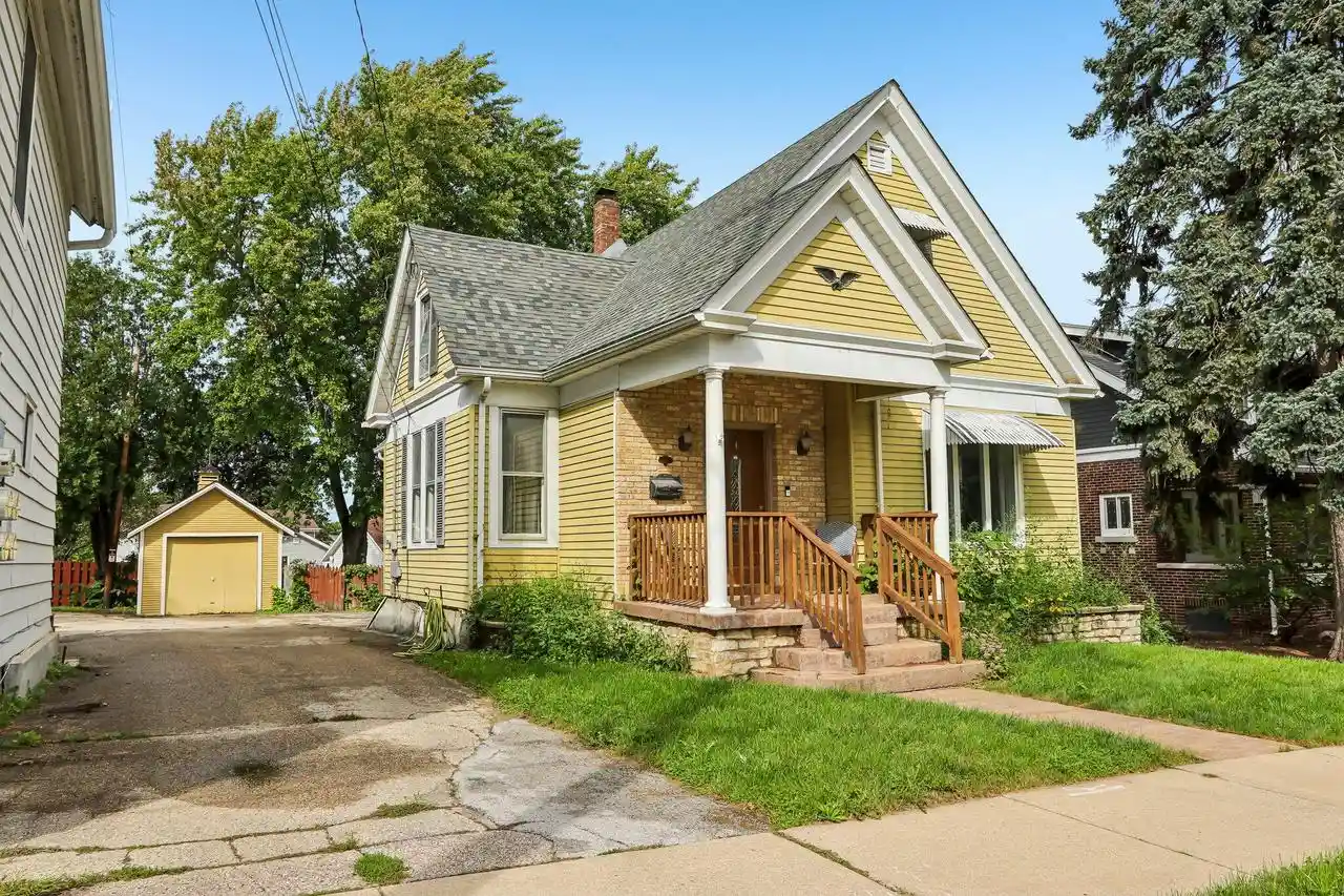 Photo 1 of Single family home for sale at 200 W State St, Burlington, WI 53105 | MLS# 1981017 | Listing updated on 2026-09-18