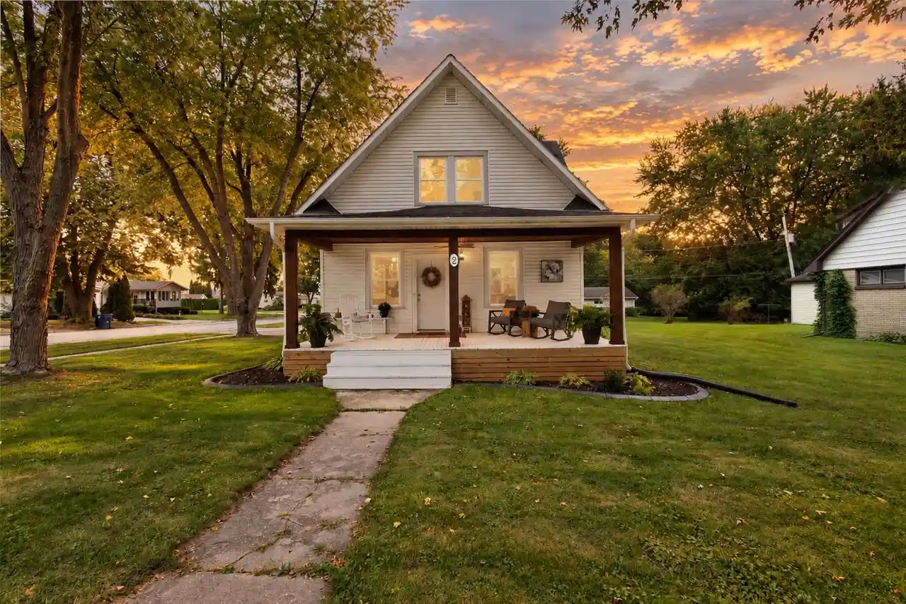Photo 1 of Single family home for sale at 2 S Western Ave, Deerfield, WI 53531 | MLS# 2032875 | Listing updated on 2026-09-24