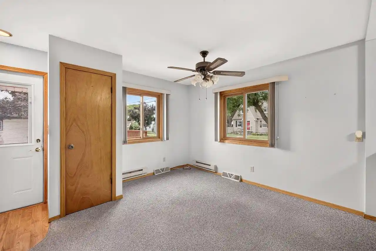 Photo 2 of Single family home for sale at 2202 Winnebago St, La Crosse, WI 54601 | MLS# 1981020 | Listing updated on 2026-09-17