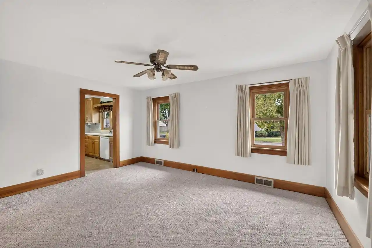 Photo 3 of Single family home for sale at 2202 Winnebago St, La Crosse, WI 54601 | MLS# 1981020 | Listing updated on 2026-09-17