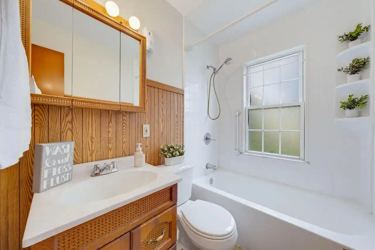 Photo 4 of Single family home for sale at 325 E Gauer Cir, Milwaukee, WI 53207 | MLS# 1981023 | Listing updated on 2026-09-29
