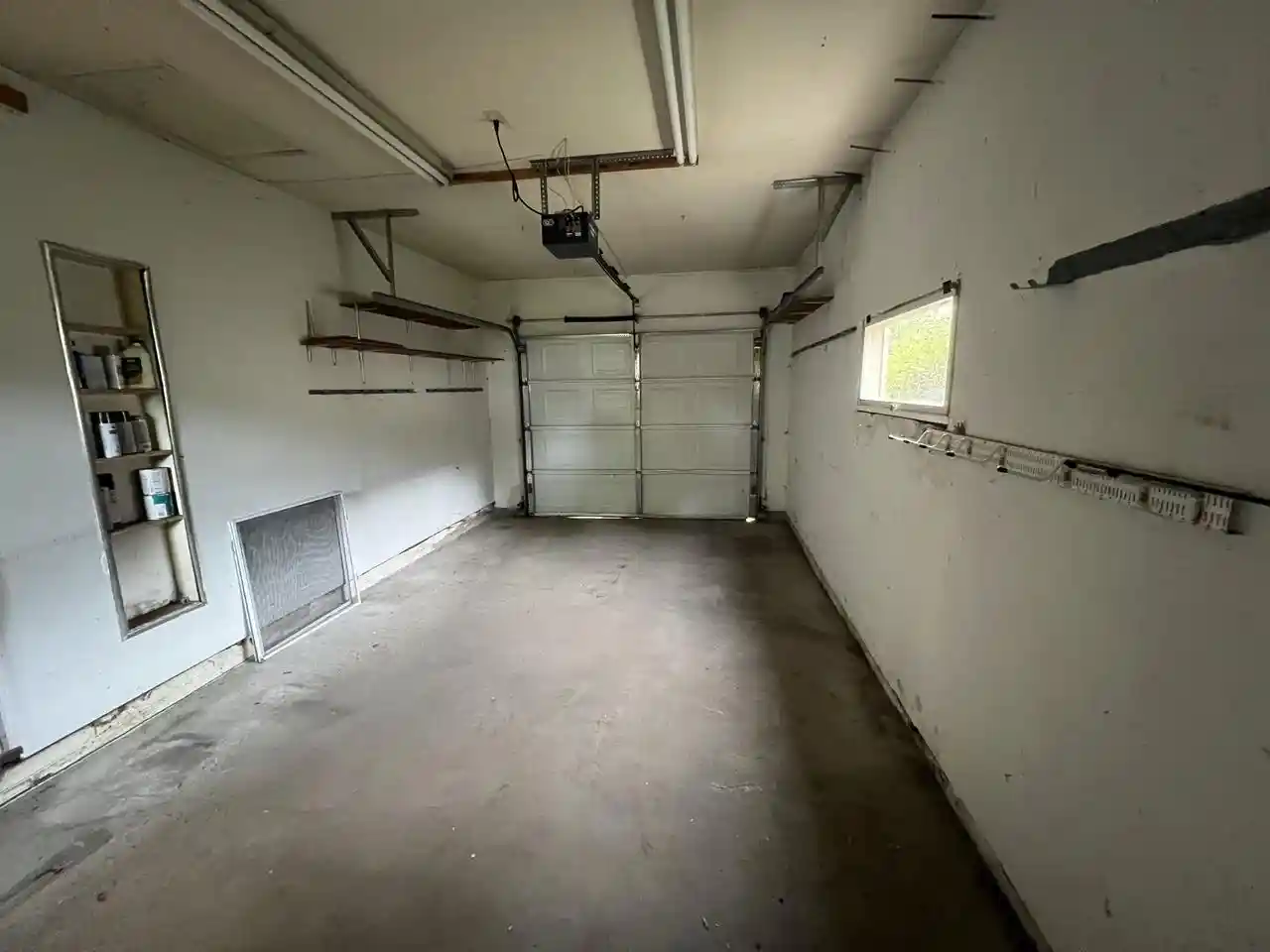 Photo 3 of Single family home for sale at 827 Colonial Ave, Green Bay, WI 54304 | MLS# 50332804 | Listing updated on 2026-09-23
