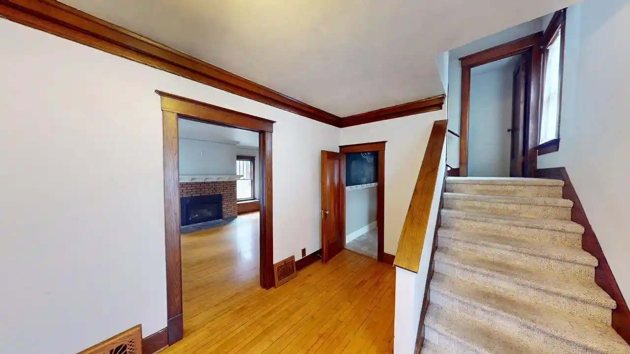 Photo 3 of Single family home for sale at 914 St Clair St, Manitowoc, WI 54220 | MLS# 1981030 | Listing updated on 2026-09-21