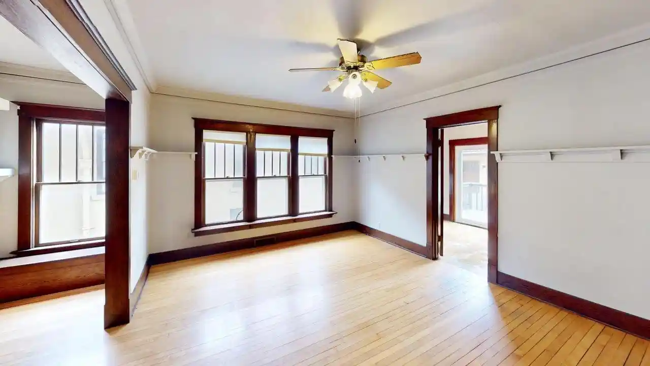 Photo 4 of Single family home for sale at 914 St Clair St, Manitowoc, WI 54220 | MLS# 1981030 | Listing updated on 2026-09-21