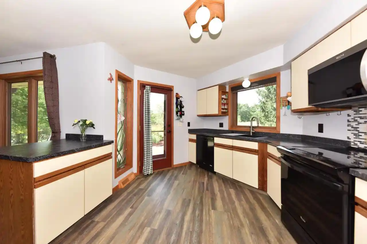 Photo 2 of Single family home for sale at 2975 Bogey Ln, Slinger, WI 53086 | MLS# 1981027 | Listing updated on 2026-10-05