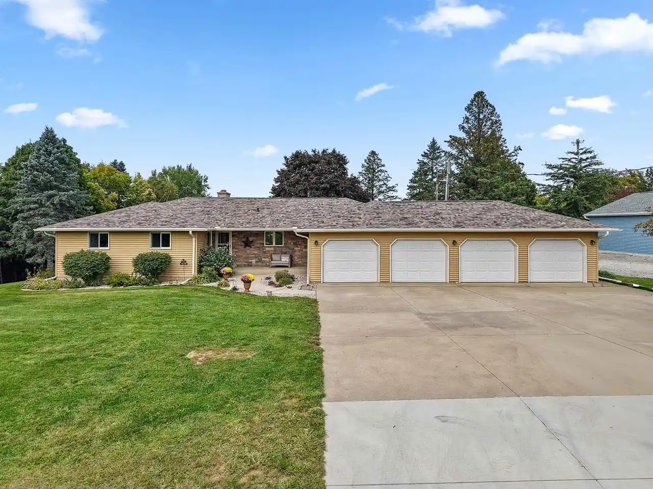 Single family home for sale at W7610 Grandview Rd, Hortonville, WI 54944 | MLS# 50332810