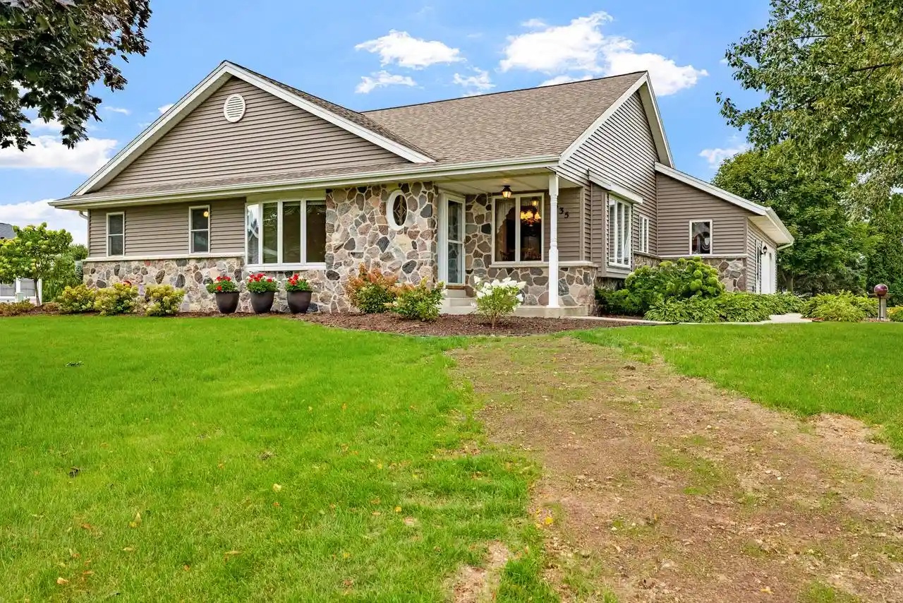 Photo 1 of Single family home for sale at 335 N Main St, Cedar Grove, WI 53013 | MLS# 1981033 | Listing updated on 2026-09-25