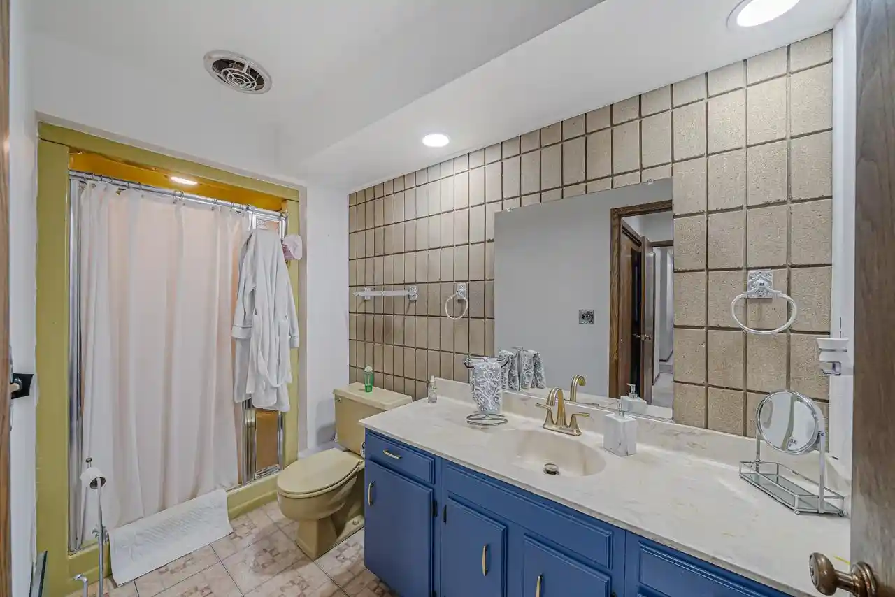 Photo 4 of Condo for sale at 1699 Alcan Dr #212, Menasha, WI 54952 | MLS# 50332836 | Listing updated on 2026-09-21
