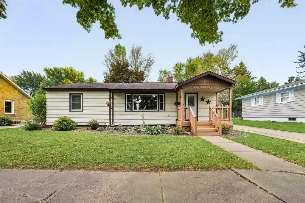 Photo 1 of Single family home for sale at 914 21st Avenue, Bloomer, WI 54724 | MLS# 1605141 | Listing updated on 2026-10-05