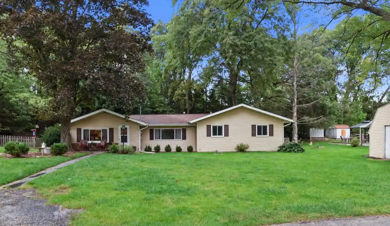 Photo 1 of Single family home for sale at 915 Bayview Ave, Twin Lakes, WI 53181 | MLS# 1981052 | Listing updated on 2026-09-17