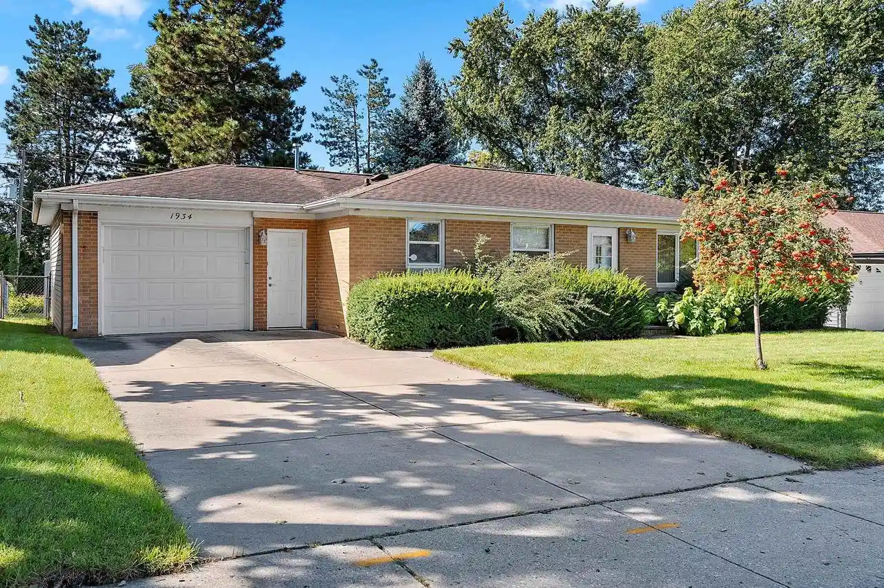Photo 1 of Single family home for sale at 1934 Debra Ln, Green Bay, WI 54302 | MLS# 50332840 | Listing updated on 2026-09-21