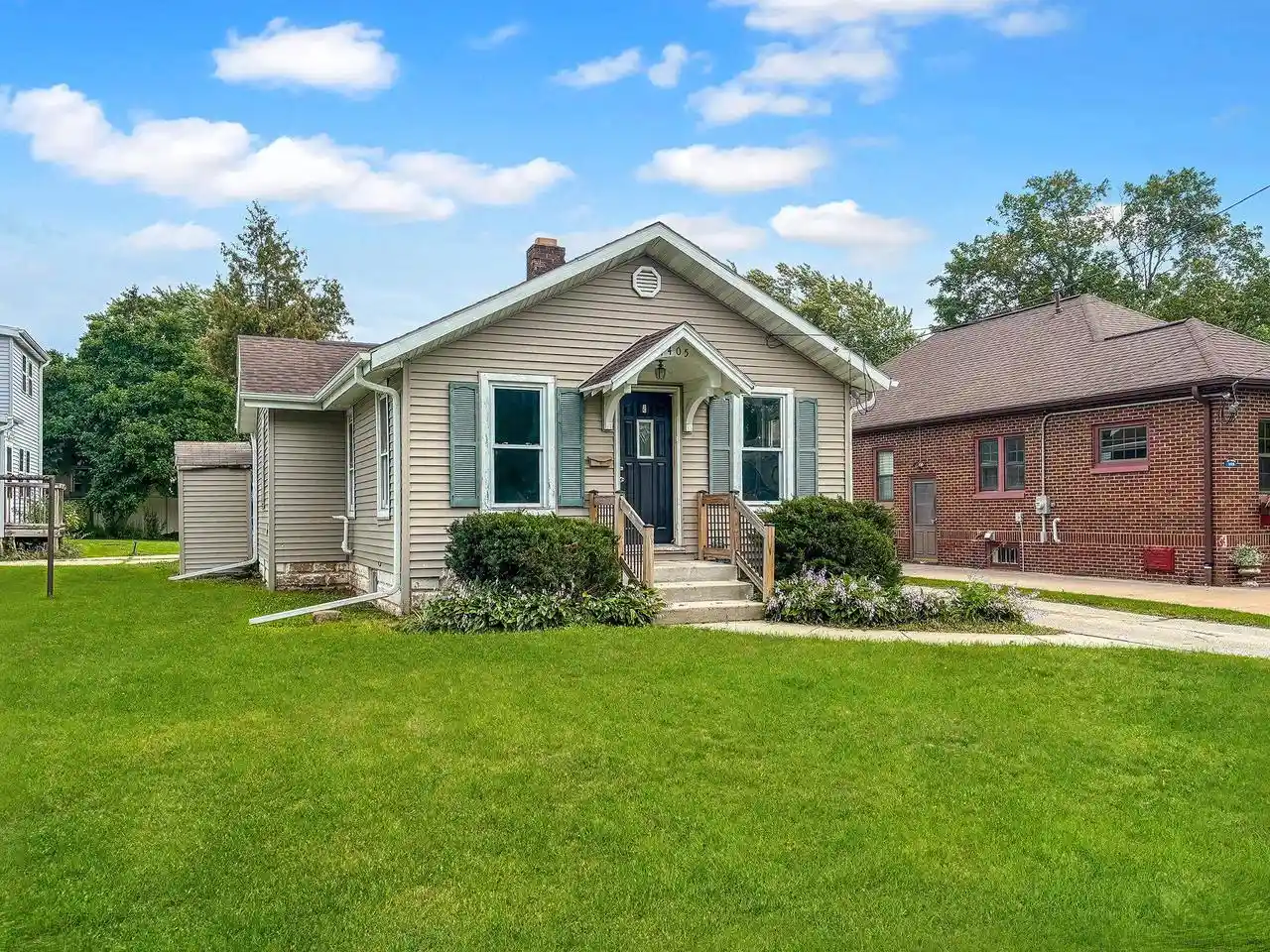 Photo 1 of Single family home for sale at 1405 S Van Buren St, Green Bay, WI 54301 | MLS# 50332843 | Listing updated on 2026-09-21