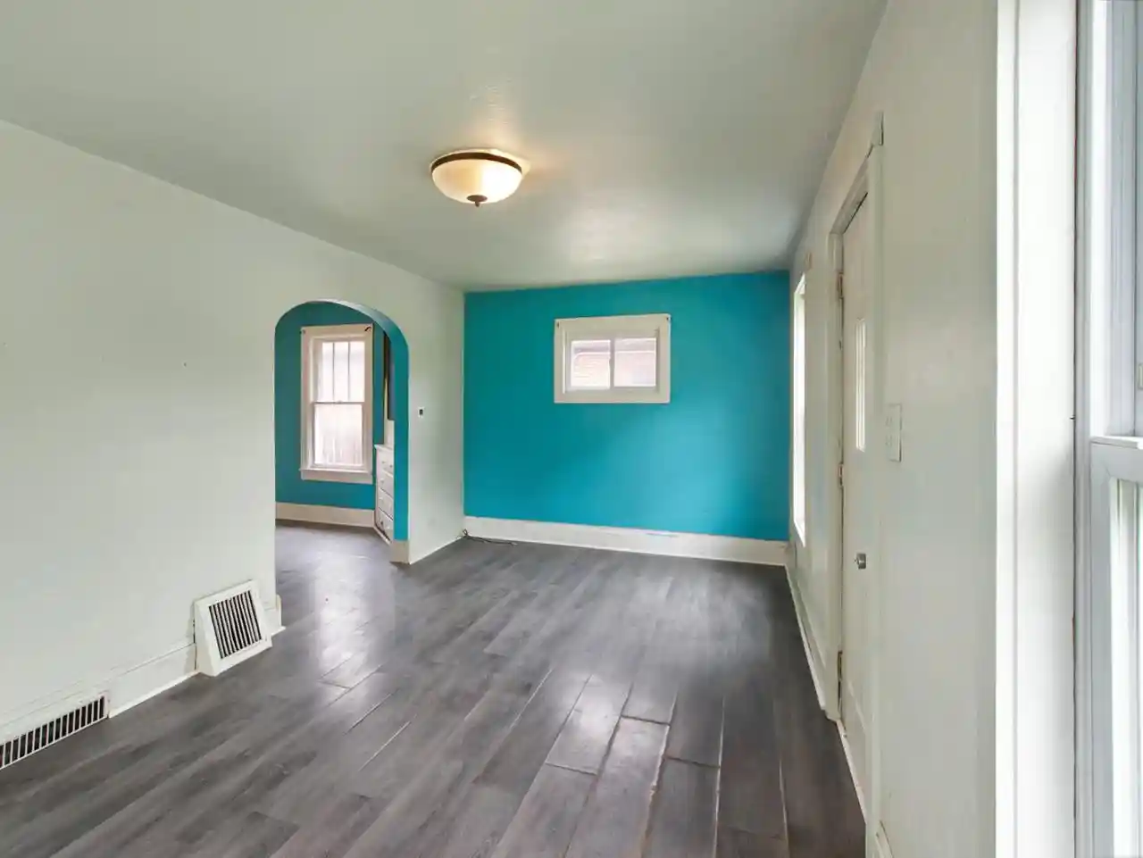 Photo 4 of Single family home for sale at 1405 S Van Buren St, Green Bay, WI 54301 | MLS# 50332843 | Listing updated on 2026-09-21