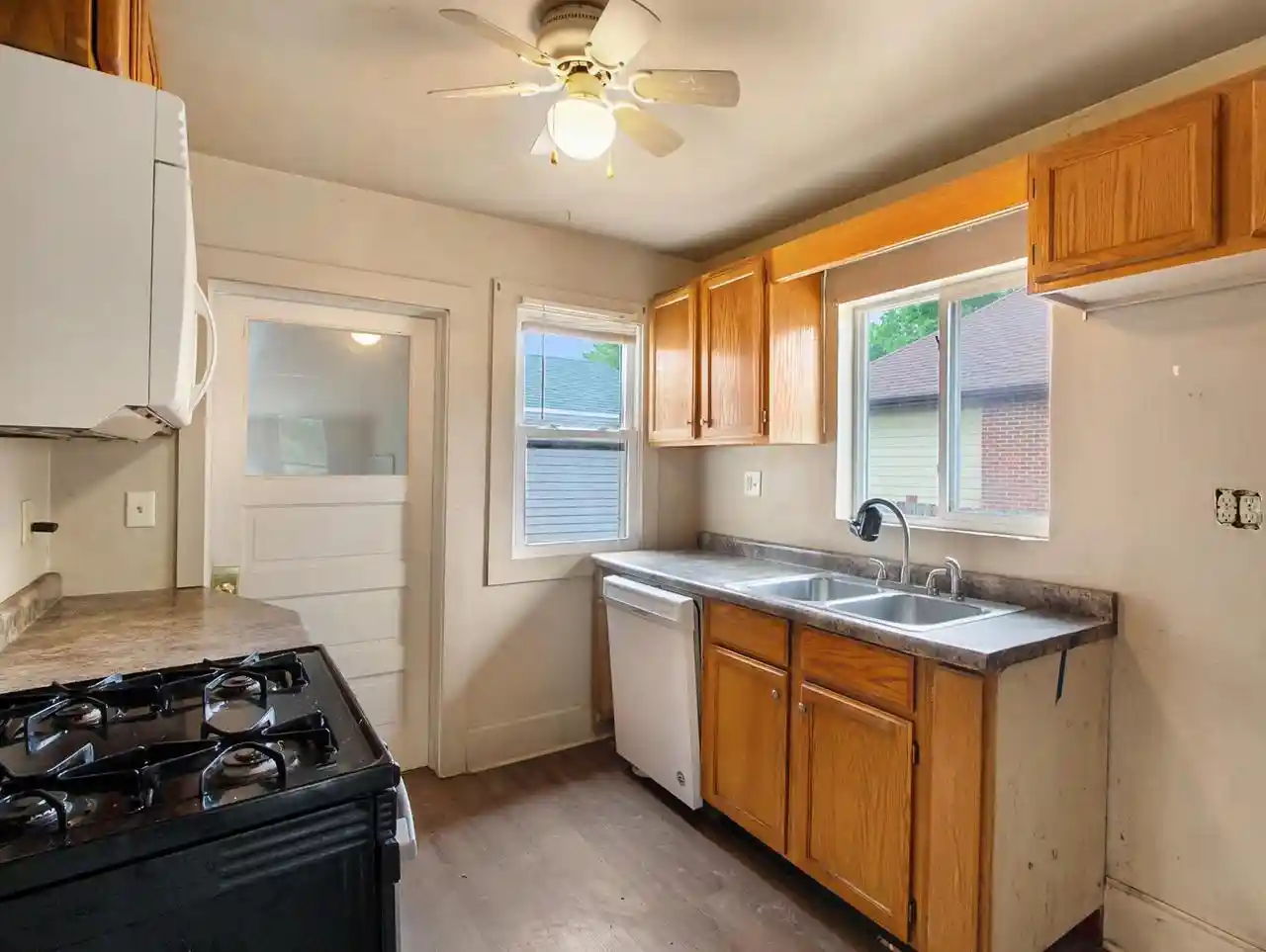 Photo 11 of Sale Pending at 1405 S Van Buren St, Green Bay, WI 54301 | MLS# 50332843 | Listing updated on 2026-10-05