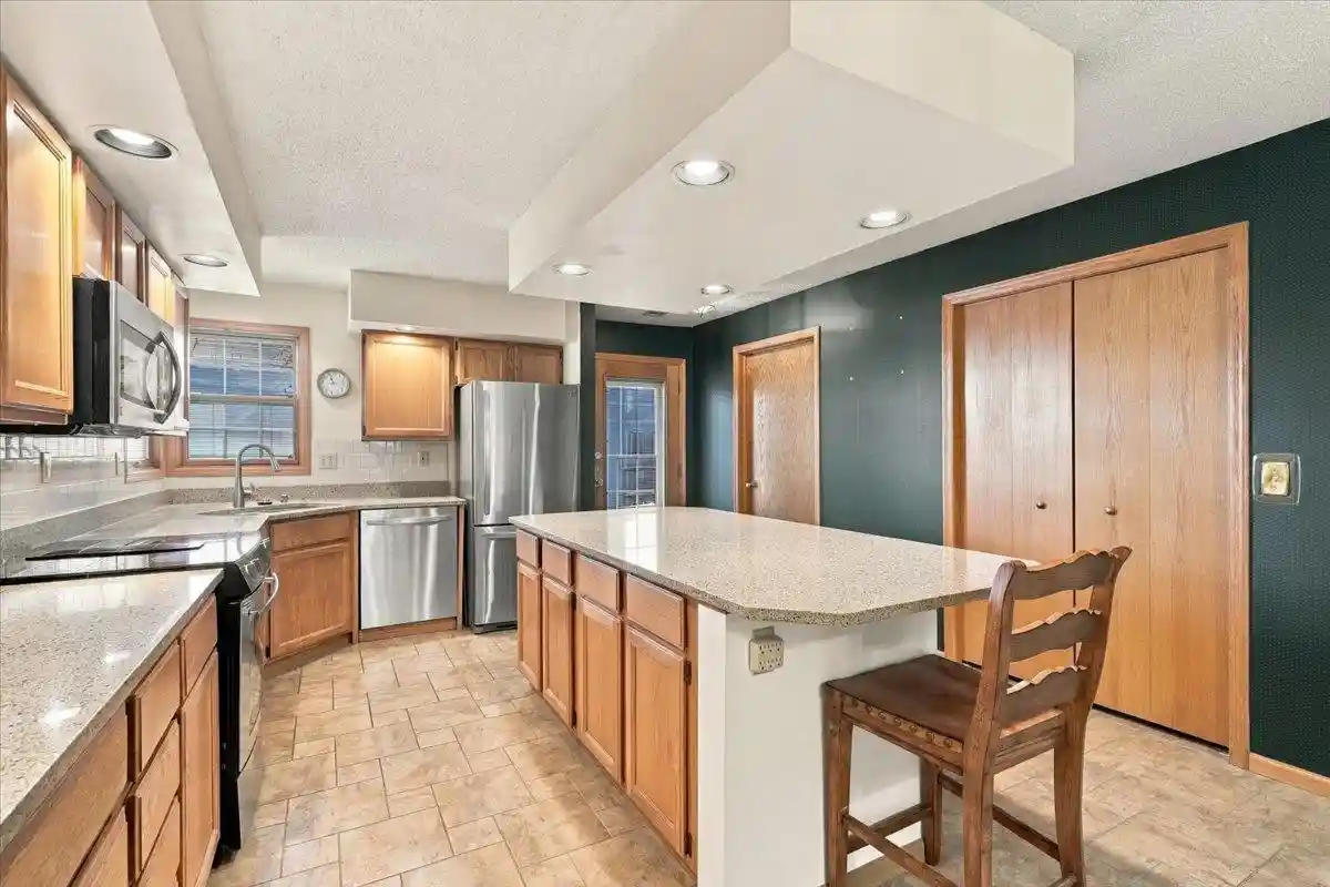 Listing Photo 4 - Condo for sale in building located at 5383 Mariners Cvs Dr, Madison, WI 53704 - Unit #414