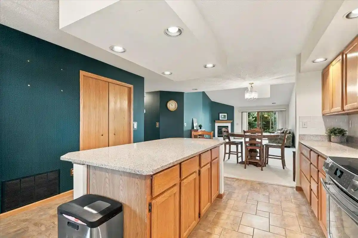 Listing Photo 5 - Condo for sale in building located at 5383 Mariners Cvs Dr, Madison, WI 53704 - Unit #414