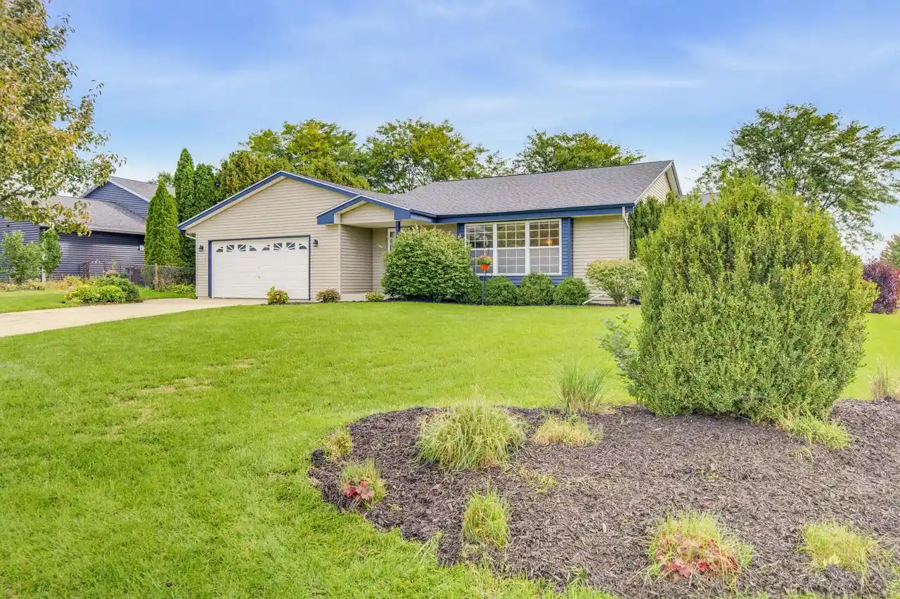 Single family home for sale at 9260 S 44th Street, Franklin, WI 53132 | MLS# 1981058