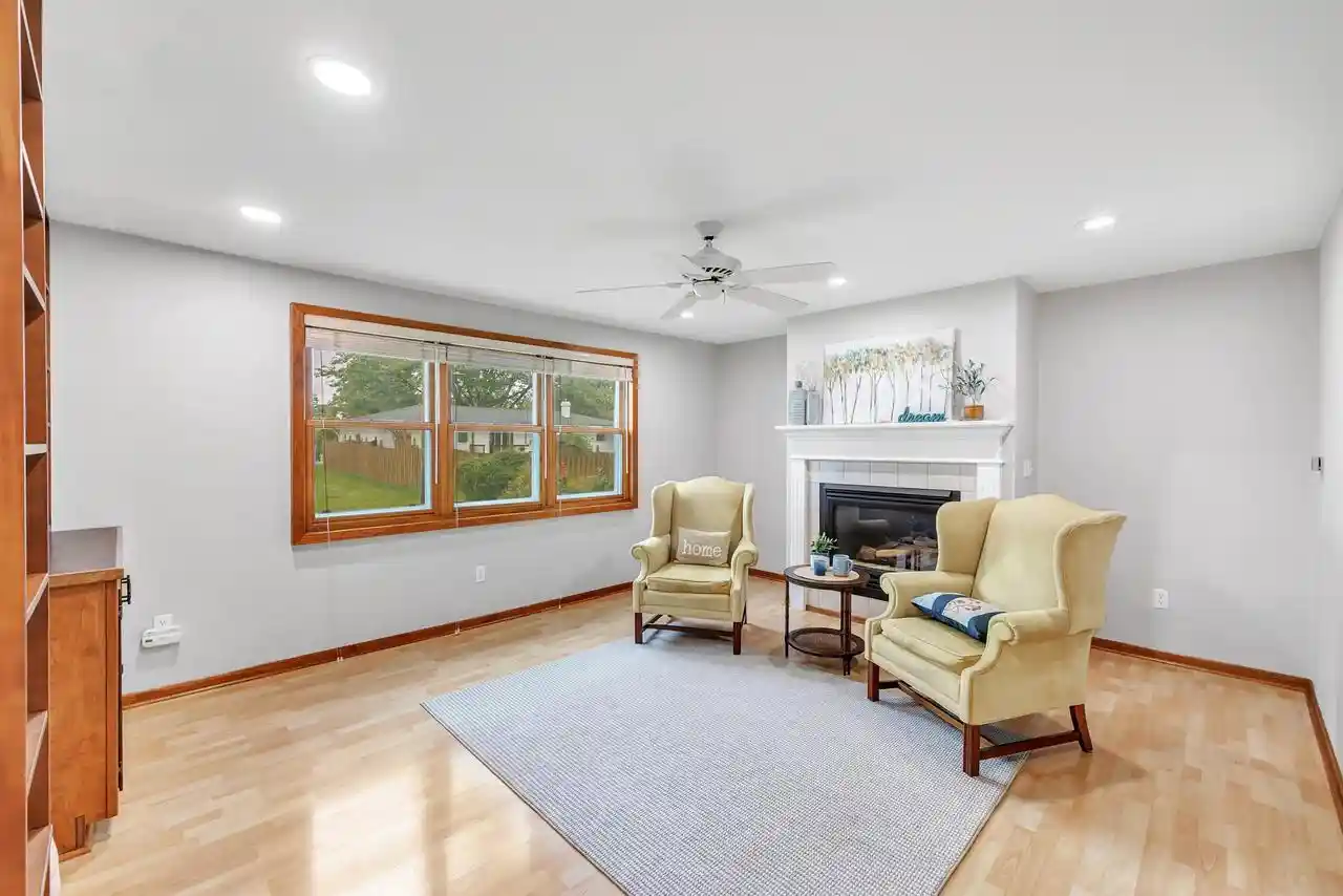 Photo 3 of Sale Pending at 1010 Robin St, De Pere, WI 54115 | MLS# 50332855 | Listing updated on 2026-10-02
