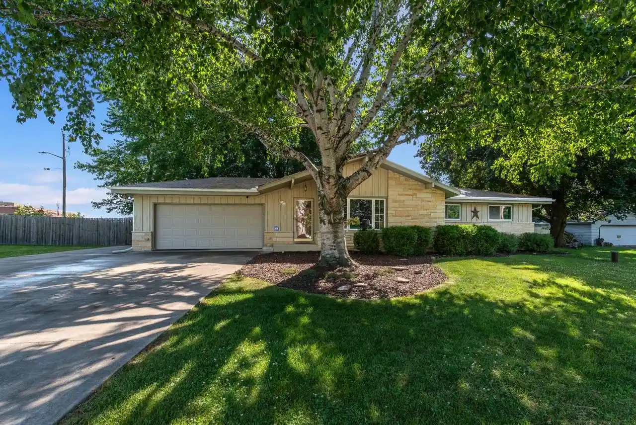 Photo 1 of Single family home for sale at W128n8518 Revere Rd, Menomonee Falls, WI 53051 | MLS# 1981064 | Listing updated on 2026-09-22
