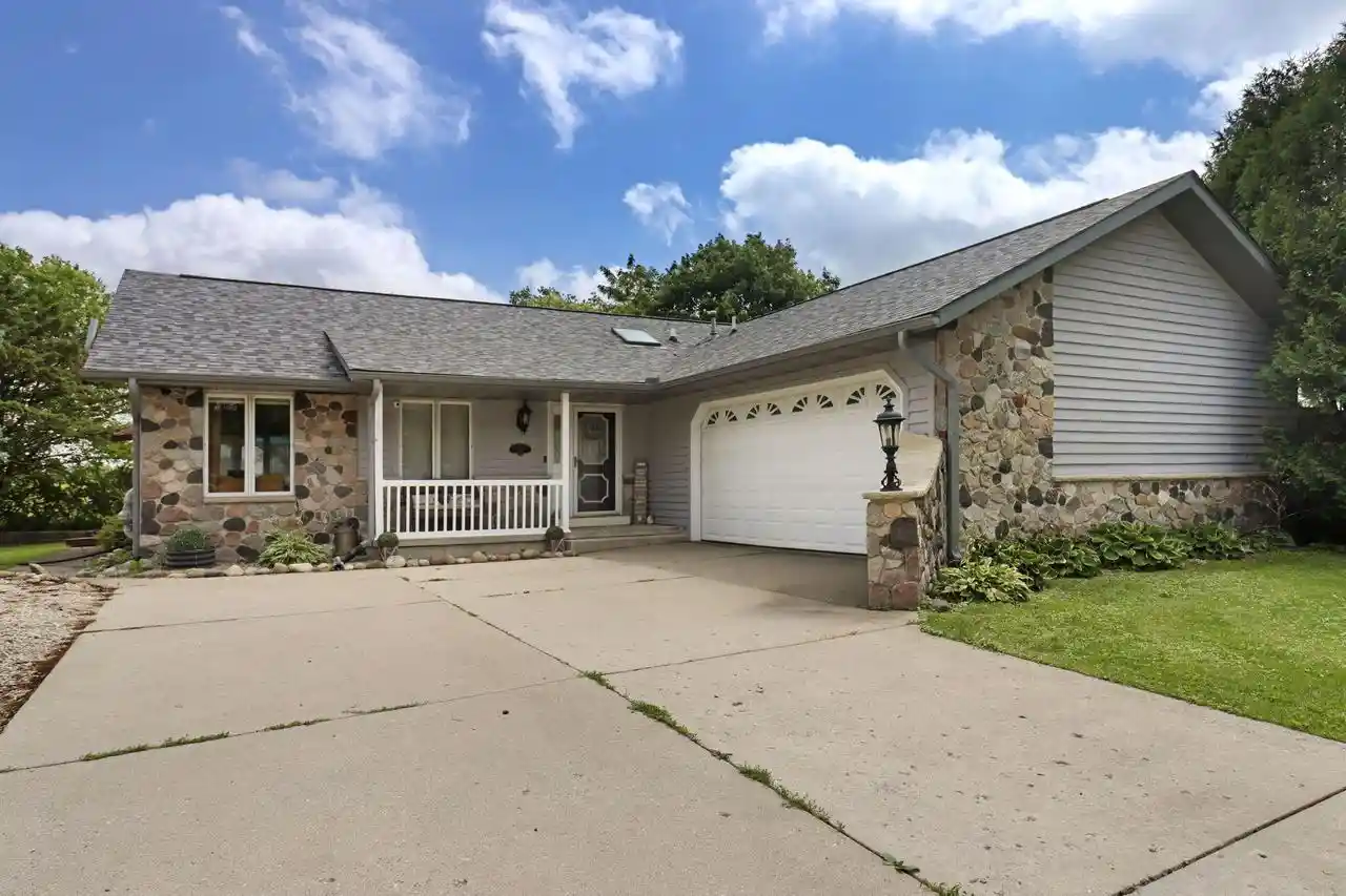 Photo 1 of Single family home for sale at 645 W Estate Ct, Elkhorn, WI 53121 | MLS# 1981069 | Listing updated on 2026-09-26