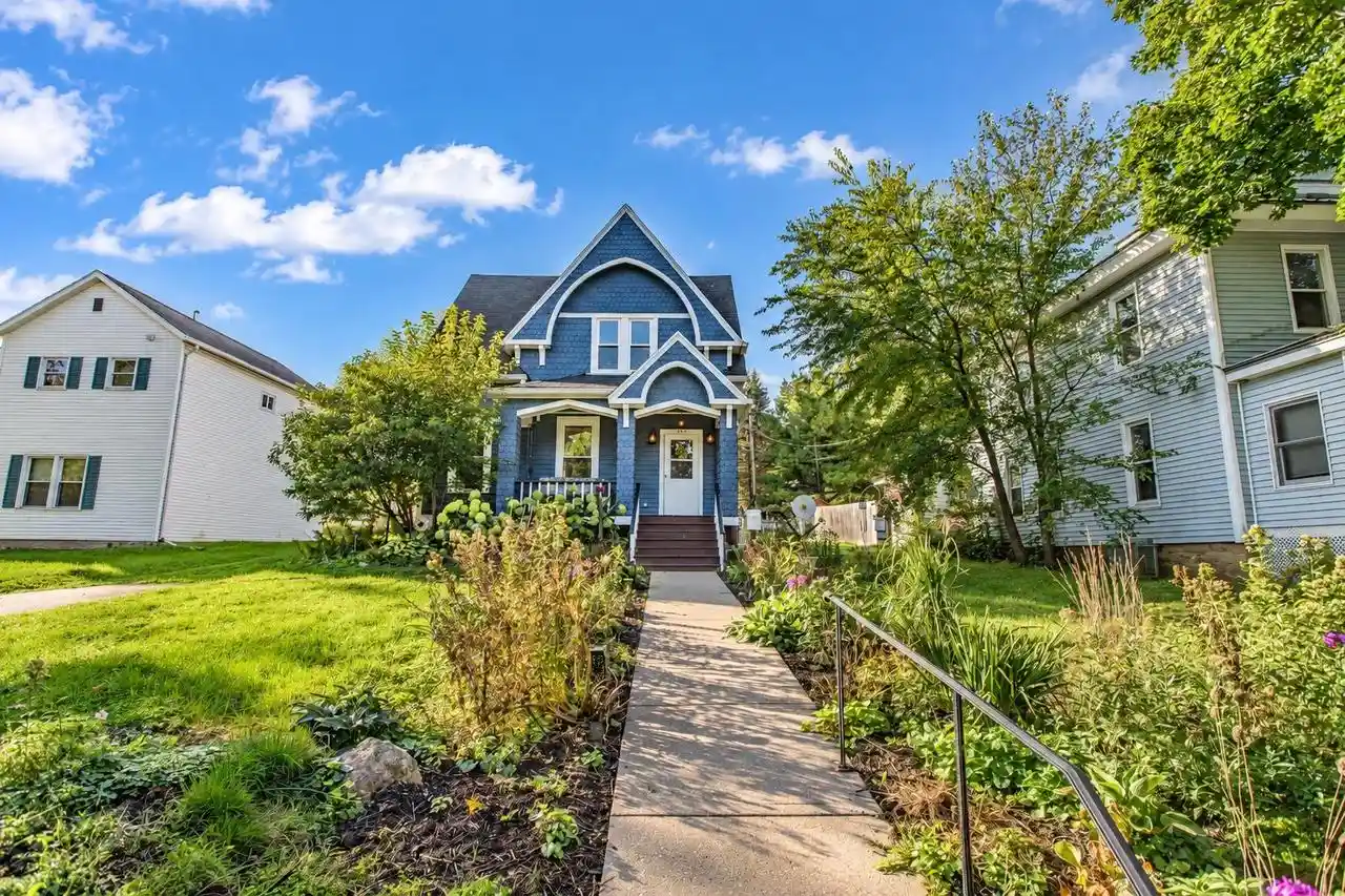 Photo 1 of Single family home for sale at 305 W Walnut St, Dodgeville, WI 53533 | MLS# 2032907 | Listing updated on 2026-10-06