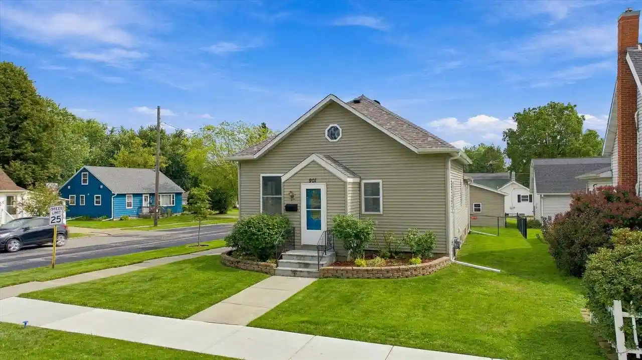 Photo 1 of Single family home for sale at 901 S Ash Ave, Marshfield, WI 54449 | MLS# 22604625 | Listing updated on 2026-09-22