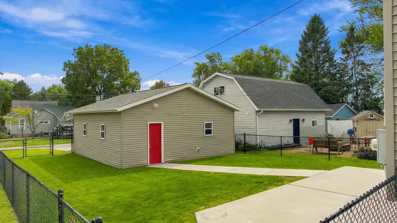 Photo 2 of Single family home for sale at 901 S Ash Ave, Marshfield, WI 54449 | MLS# 22604625 | Listing updated on 2026-09-22