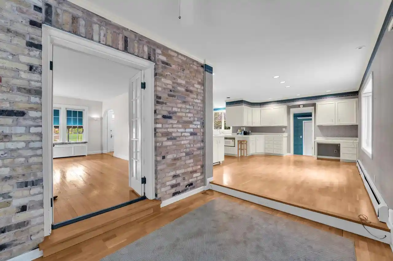 Photo 3 of Single family home for sale at 937 Orchard St, Racine, WI 53405 | MLS# 1981067 | Listing updated on 2026-09-18