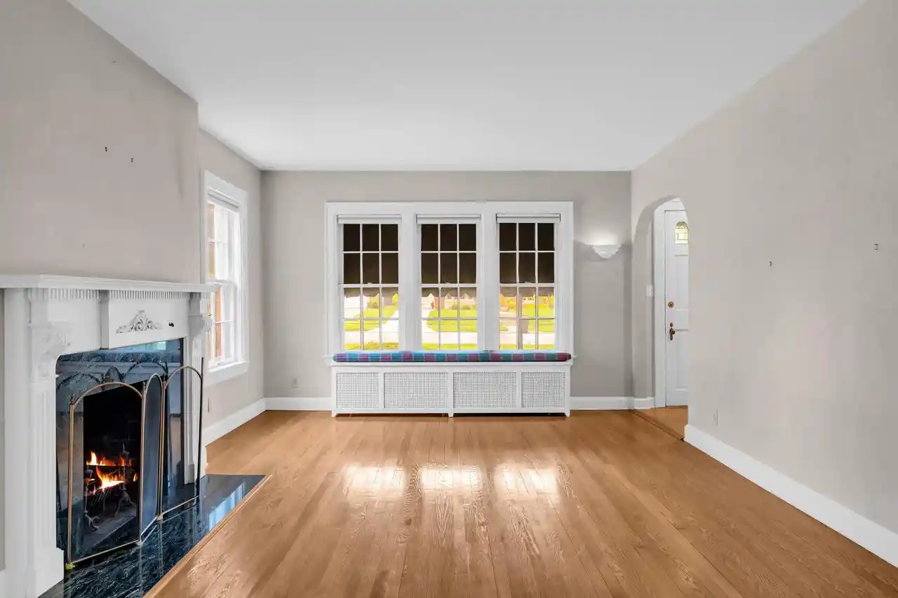 Photo 4 of Single family home for sale at 937 Orchard St, Racine, WI 53405 | MLS# 1981067 | Listing updated on 2026-09-18