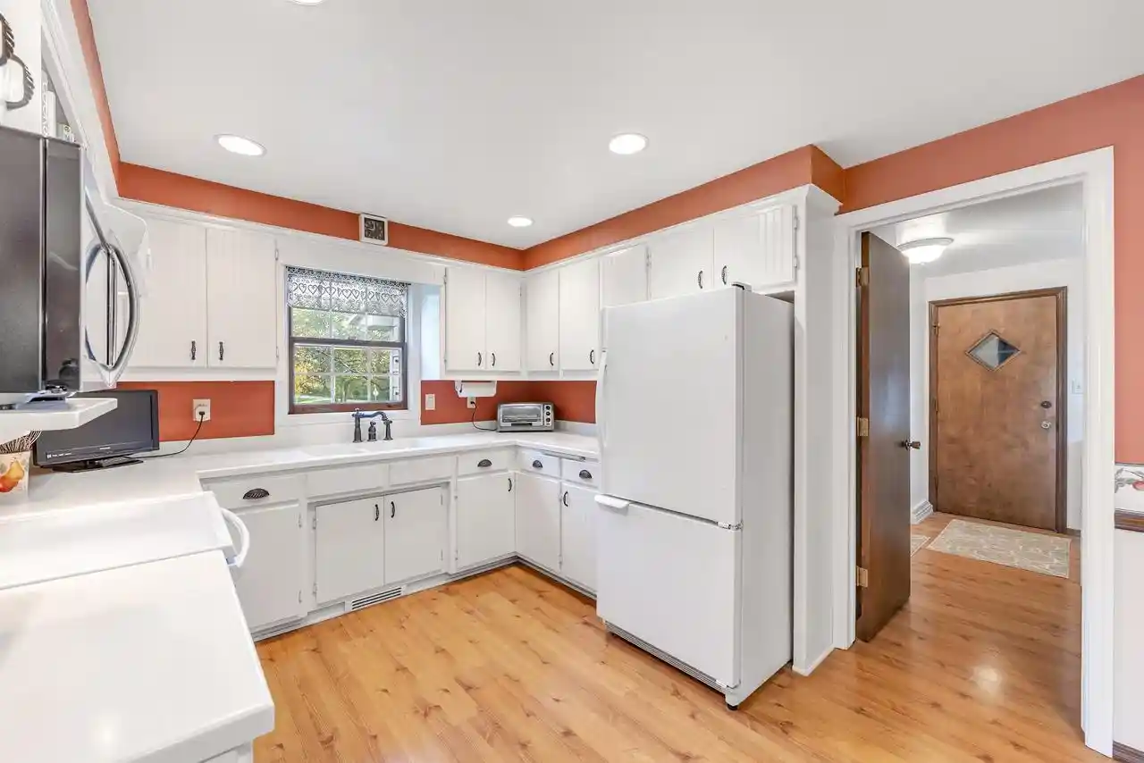 Photo 3 of Single family home for sale at 3826 Hidden Valley Ln, Green Bay, WI 54311 | MLS# 50332859 | Listing updated on 2026-09-21