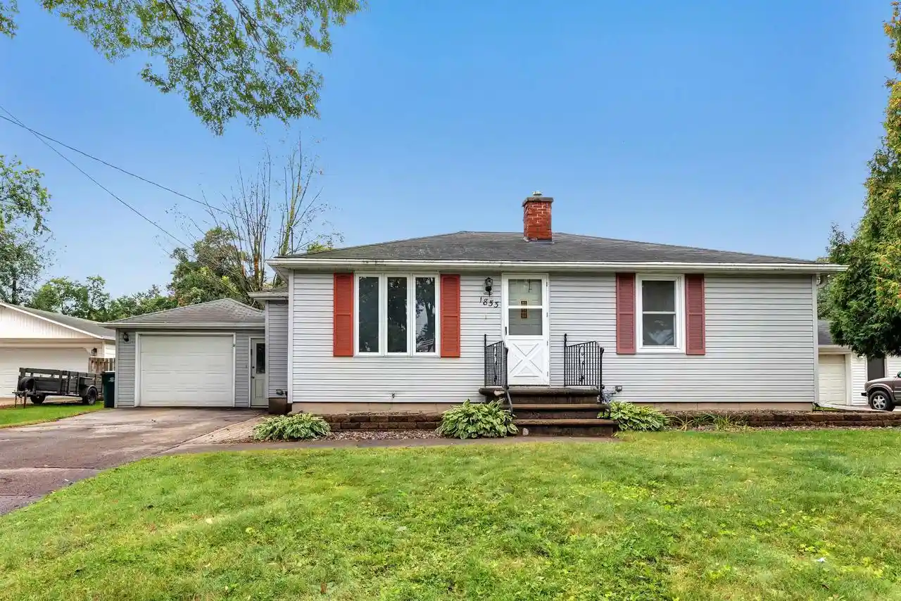 Photo 1 of Single family home for sale at 1853 Glenview Ave, Green Bay, WI 54303 | MLS# 50332781 | Listing updated on 2026-09-20