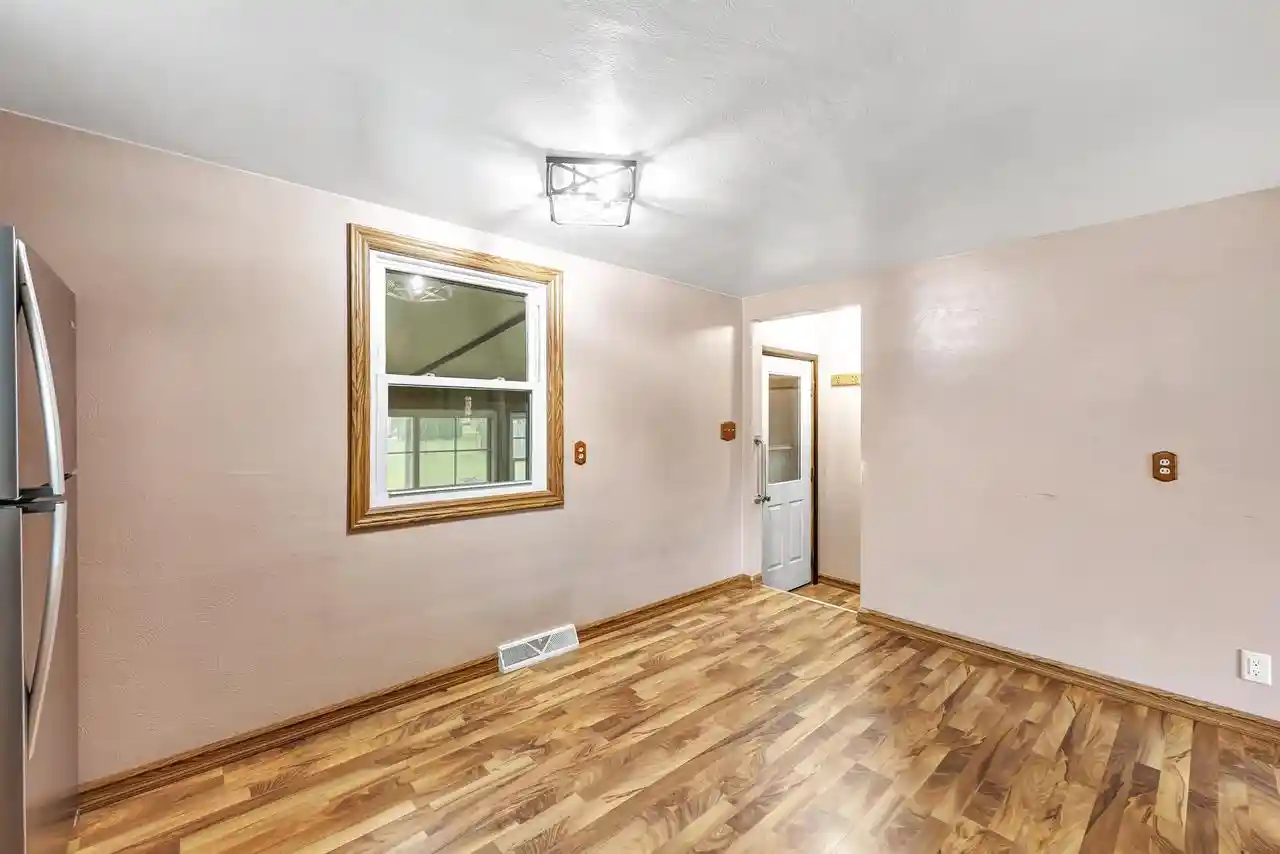 Photo 3 of Single family home for sale at 1853 Glenview Ave, Green Bay, WI 54303 | MLS# 50332781 | Listing updated on 2026-09-20