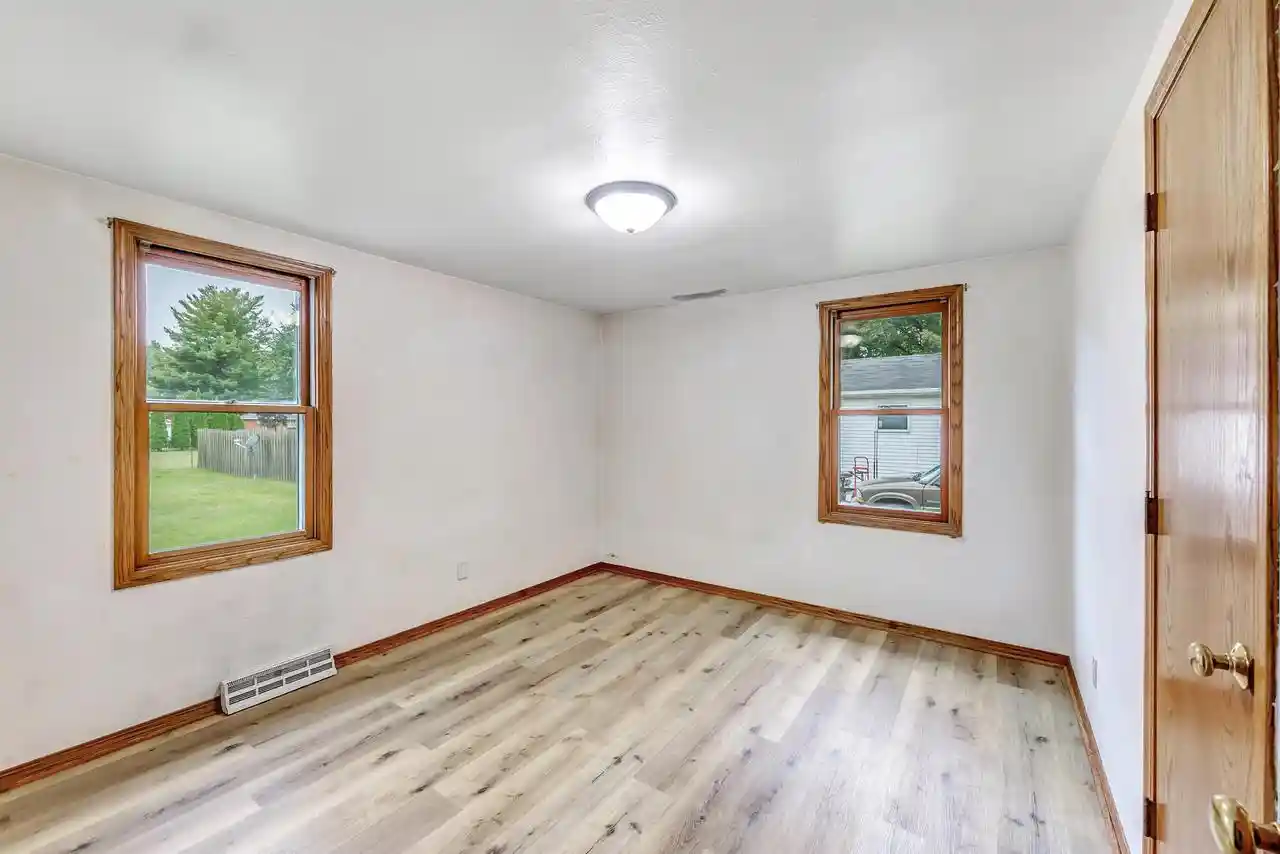 Photo 3 of Single family home for sale at 1853 Glenview Ave, Green Bay, WI 54303 | MLS# 50332781 | Listing updated on 2026-09-20