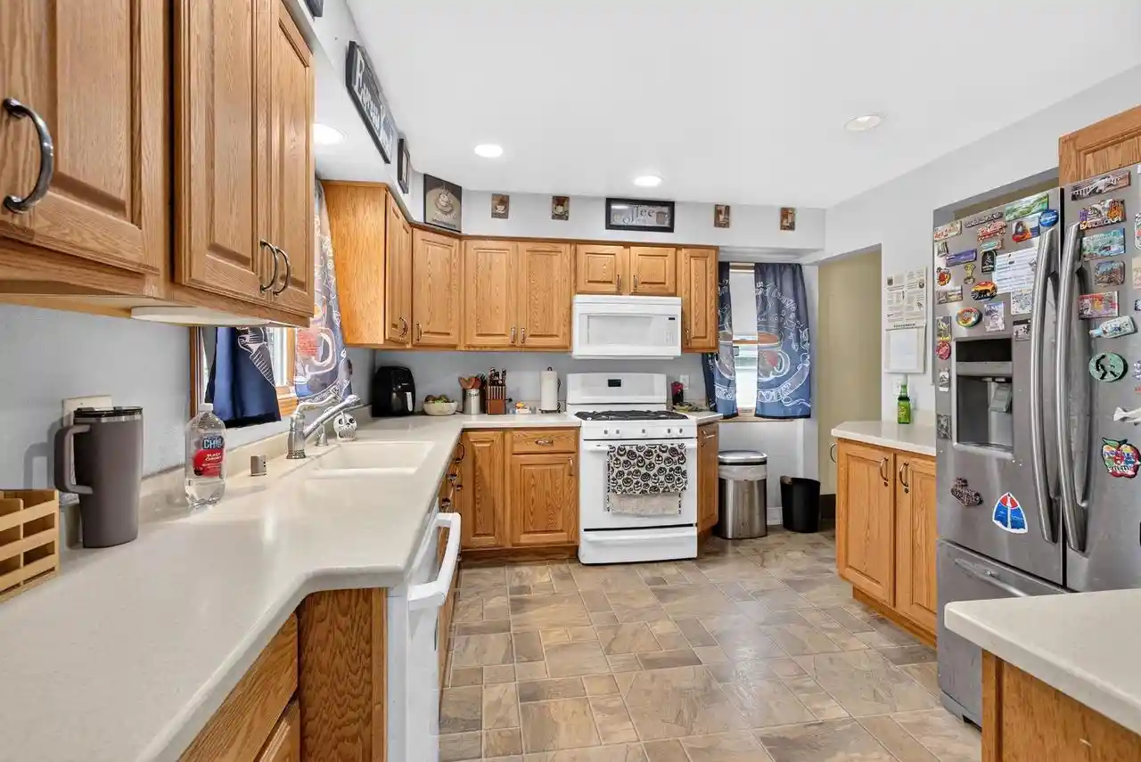 Photo 3 of Single family home for sale at 411 Knapp St, Oshkosh, WI 54902 | MLS# 50332790 | Listing updated on 2026-09-21