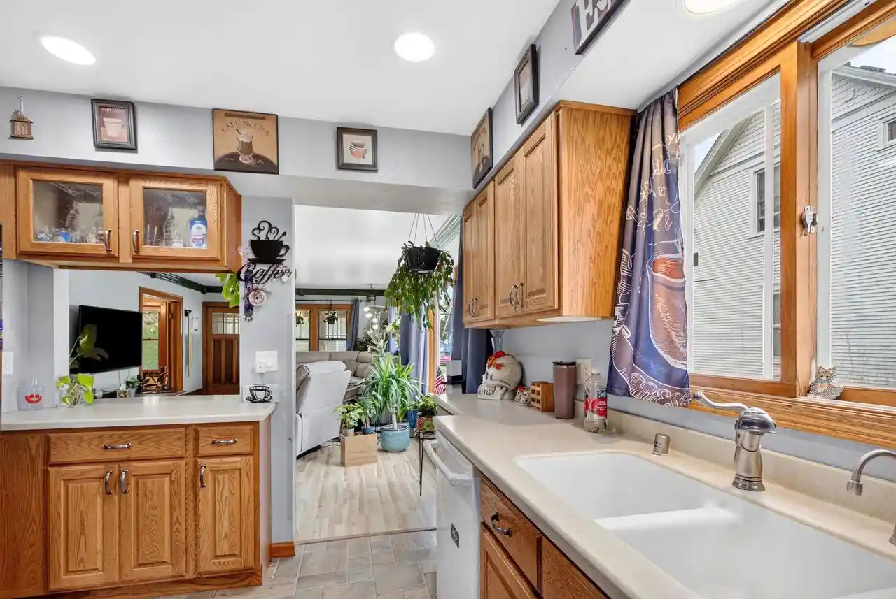 Photo 3 of Single family home for sale at 411 Knapp St, Oshkosh, WI 54902 | MLS# 50332790 | Listing updated on 2026-09-21