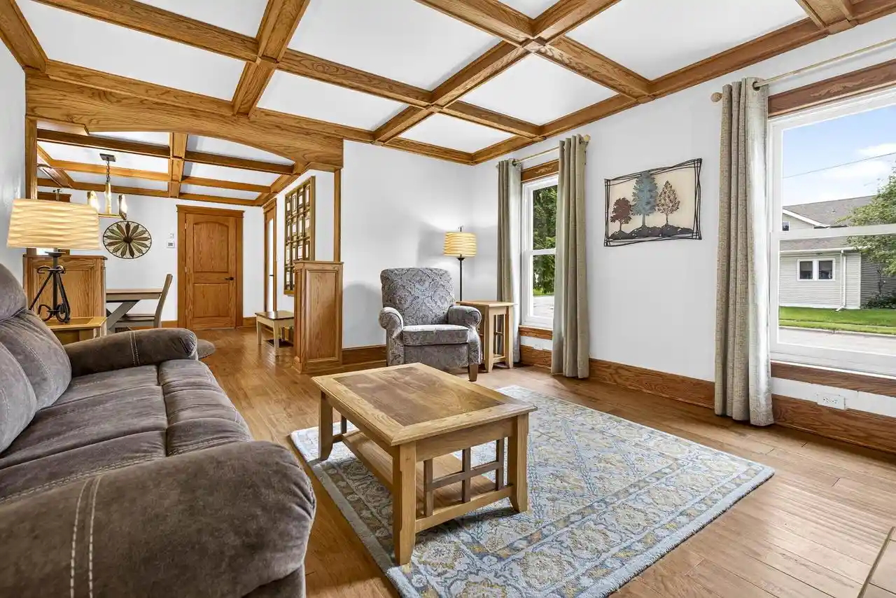 Photo 2 of Single family home for sale at 582 Oak St, Neenah, WI 54956 | MLS# 50332868 | Listing updated on 2026-09-21