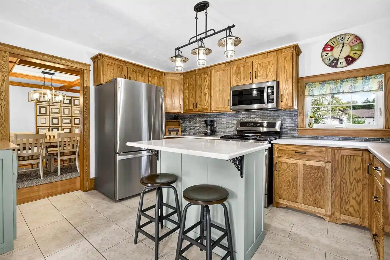 Photo 4 of Single family home for sale at 582 Oak St, Neenah, WI 54956 | MLS# 50332868 | Listing updated on 2026-09-21