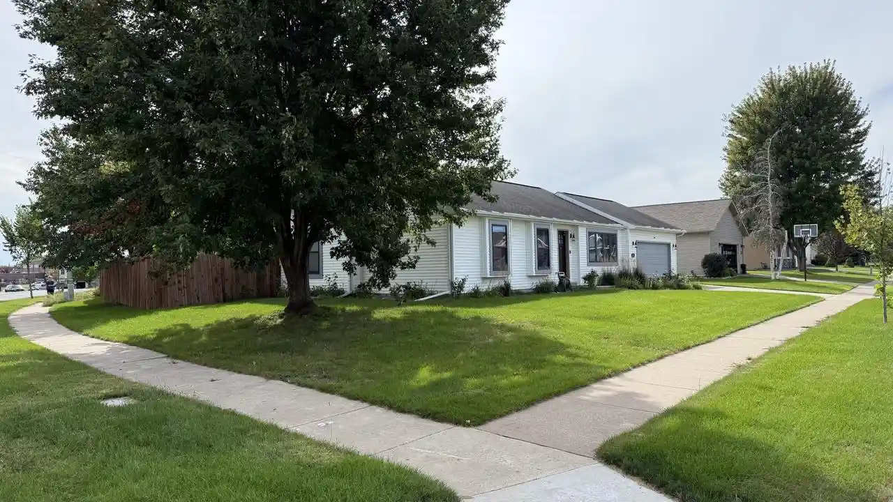 Photo 1 of Single family home for sale at 748 Elizabeth Ln, Onalaska, WI 54650 | MLS# 1981075 | Listing updated on 2026-09-20