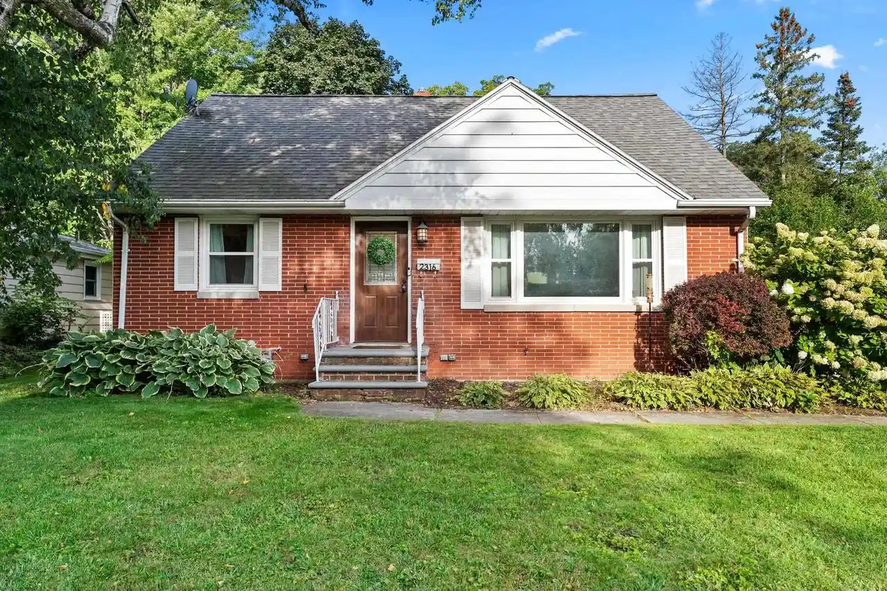 Single family home for sale at 2316 Meadow Ln, Green Bay, WI 54301 | MLS# 50332872
