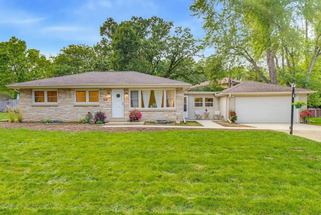 Photo 1 of Single family home for sale at 3285 N Knoll Blvd, Milwaukee, WI 53222 | MLS# 1981093 | Listing updated on 2026-09-18