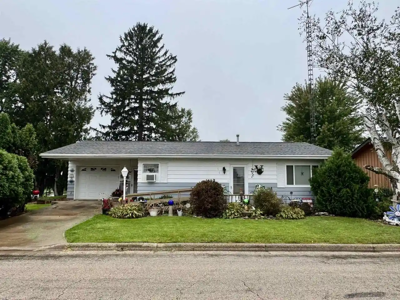 Photo 1 of Single family home for sale at 960 Roosevelt St, Fennimore, WI 53809 | MLS# 2032932 | Listing updated on 2026-09-25
